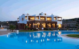 Last-minute Santorini luxury deal