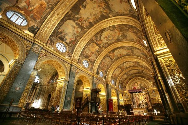 St. John's Co Cathedral Interior (10) (Medium).JPG