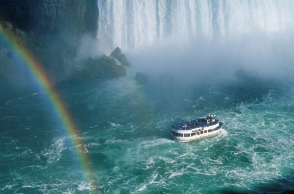 maid_of_the_mist_niagara_falls.jpg